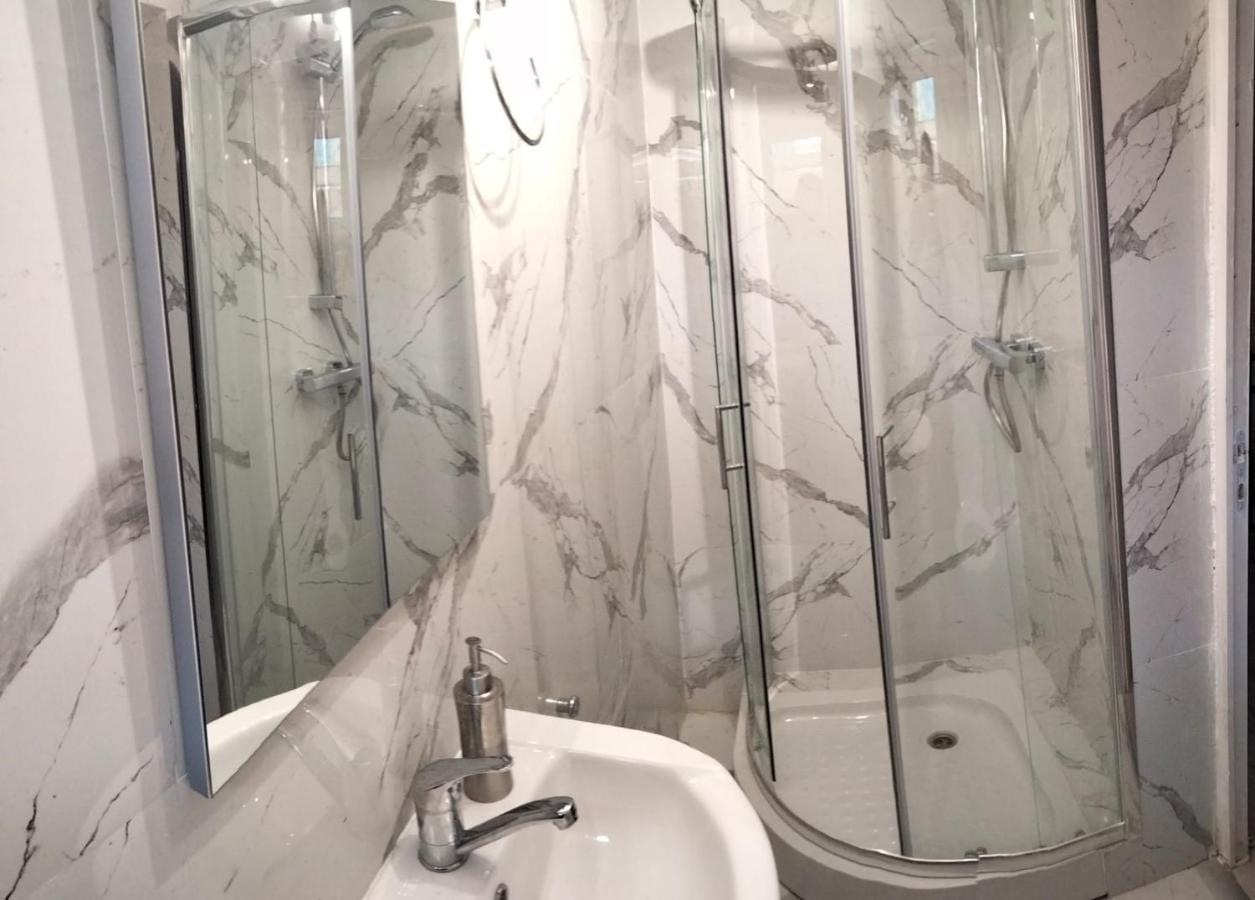 Doi Iepuri Apartment Azuga Bagian luar foto